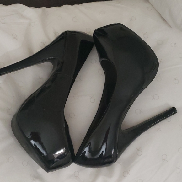 High heels - Picture 1 of 4